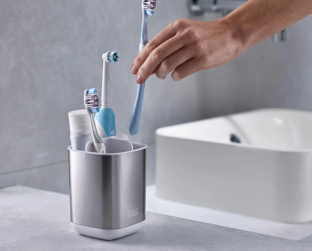 Joseph Joseph 70530 Easy Store Portaspazzolino da Bagno con Scomparti Separati e Ventilazione Base Antiscivolo Colore Acciaio Inox Bianco