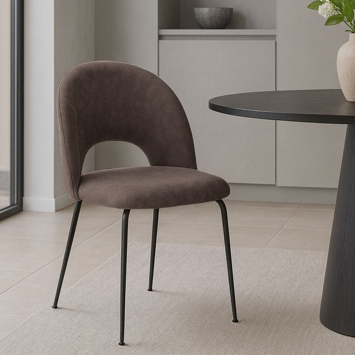 Sedia da sala pranzo Paola in microfibra nabuk marrone con gambe in metallo nero