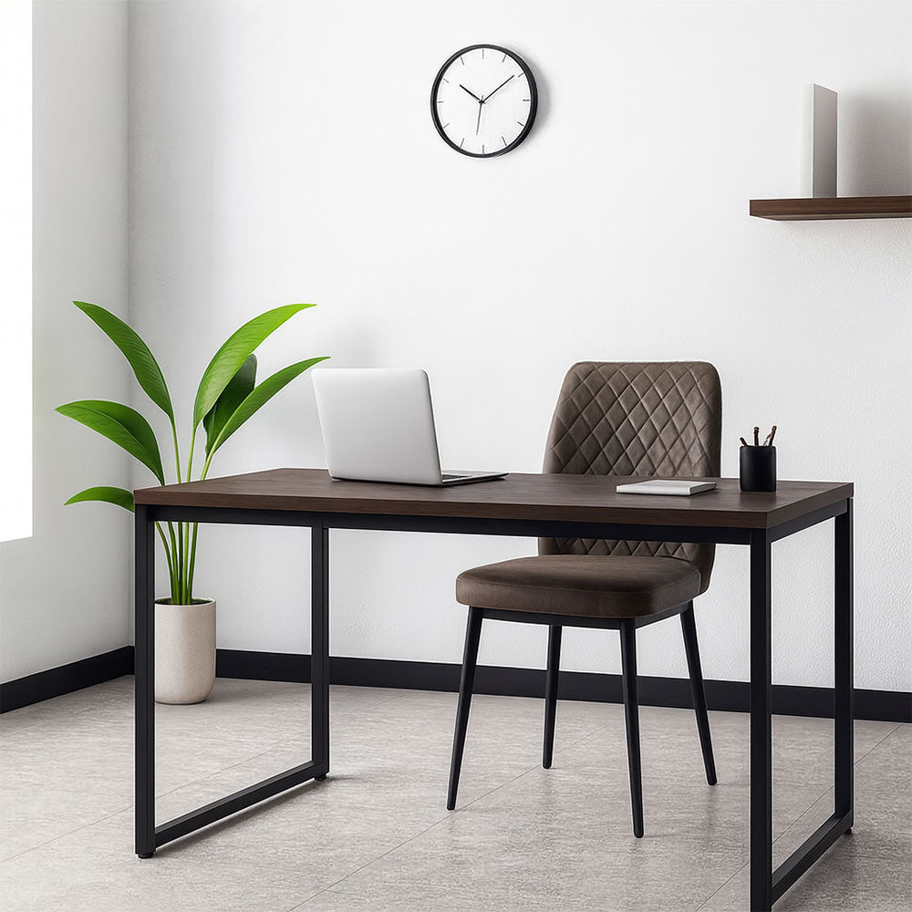 Sedia da sala pranzo Alma in microfibra nabuk marrone con gambe in metallo nero