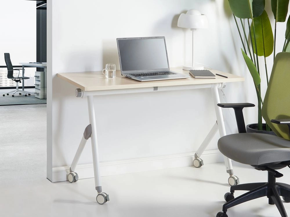 Scrivania rettangolare pieghevole con rotelle portatile con struttura in metallo legno chiaro e bianco 120 x 60 cm stile moderno