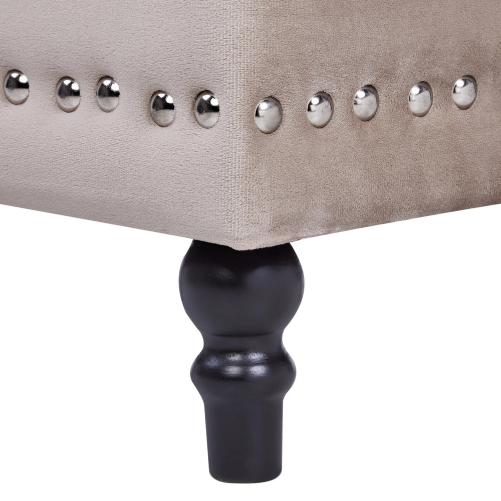 Poggiapiedi Rivestimenti in velluto beige Sedile con rivestimento a testa di chiodo trapuntato