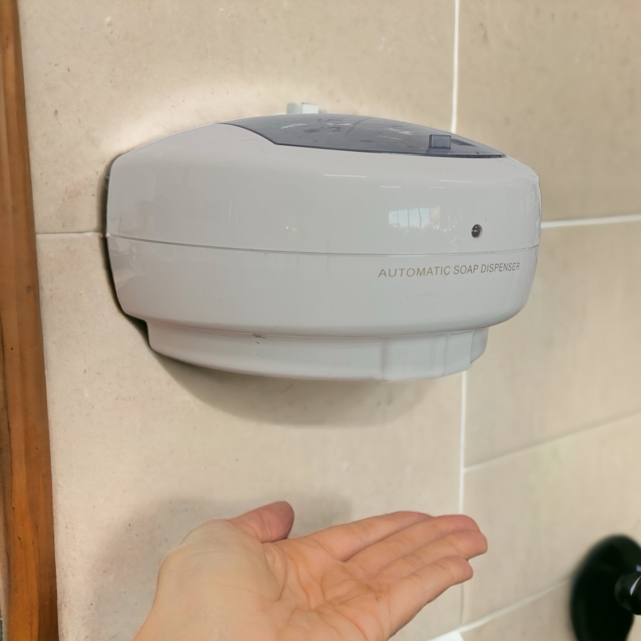 Dispenser erogatore automatico per sapone liquidi igenizzante a muro con sensore fotocellula
