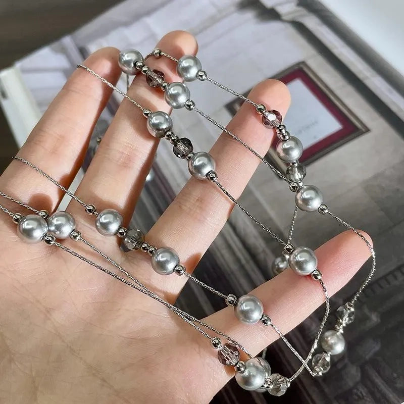 Collana lunga fatta a mano con perle grigie e gypsophila, regalo di Natale o compleanno.