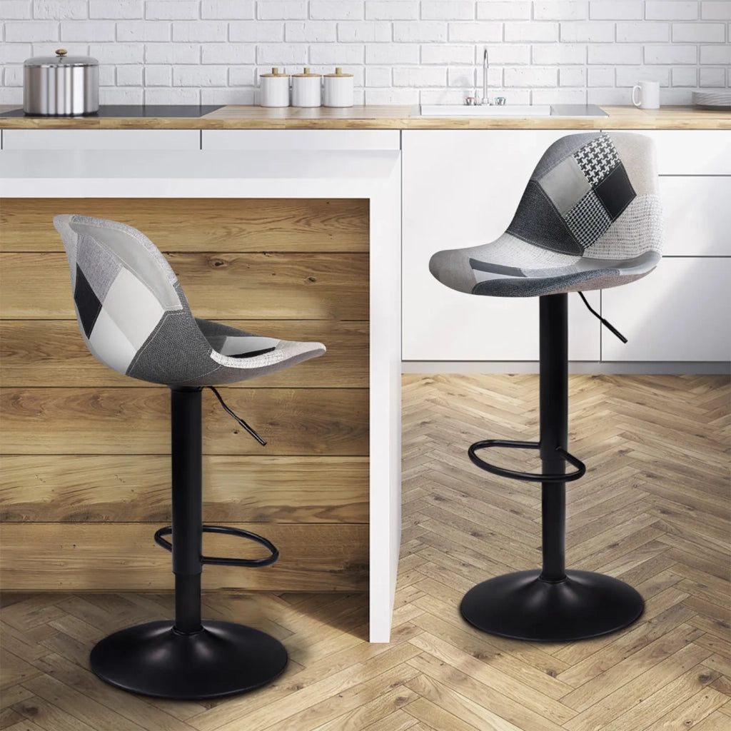IDMarket - Set di 2 sgabelli da bar design con motivo patchwork nero, grigio y bianco KARL
