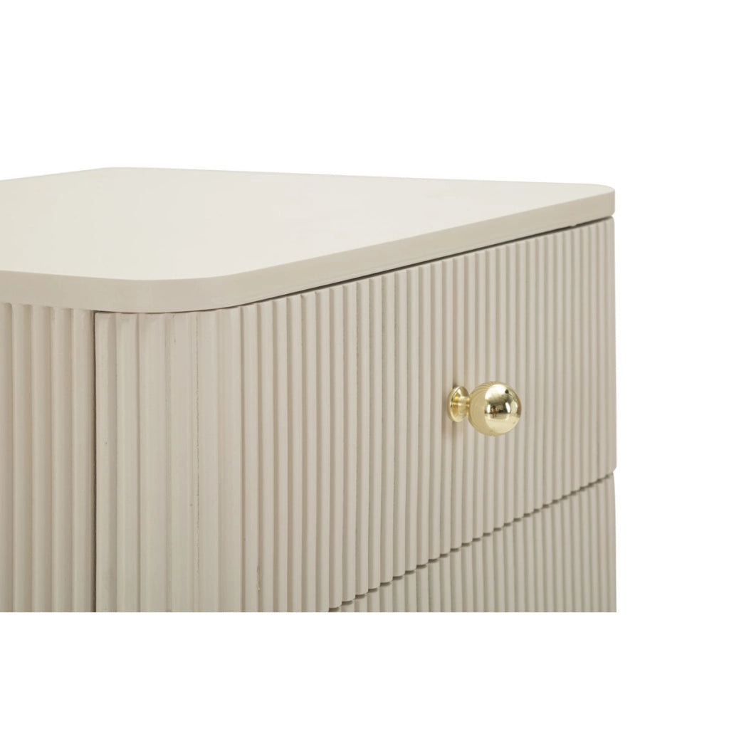 Comodino Shy a 3 cassetti in legno bianco e dettagli oro