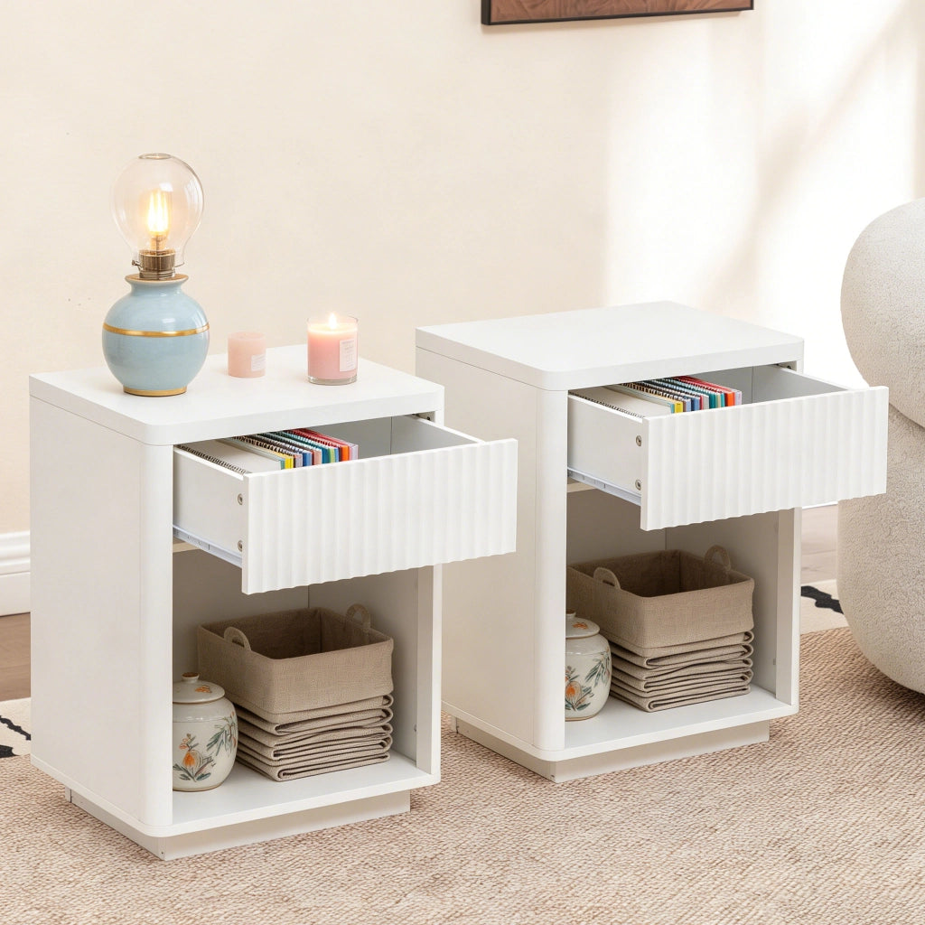 Comodino con 1 cassetto e 1 vano aperto design a onde per camera da letto in MDF bianco 63,5 × 38 × 46,5 cm