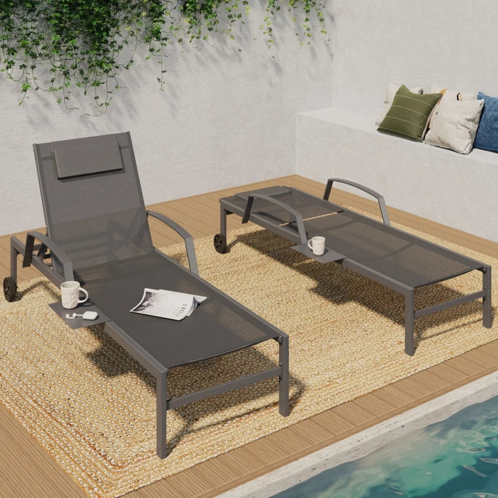 IDMarket - Set di 2 lettini da giardino reclinabili JAVA con ripiani in acciaio grigio e tessuto grigio