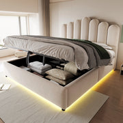 Letto imbottito 140x200 cm con contenitore idraulico, testiera imbottita, LED e rete a doghe, in velluto beige