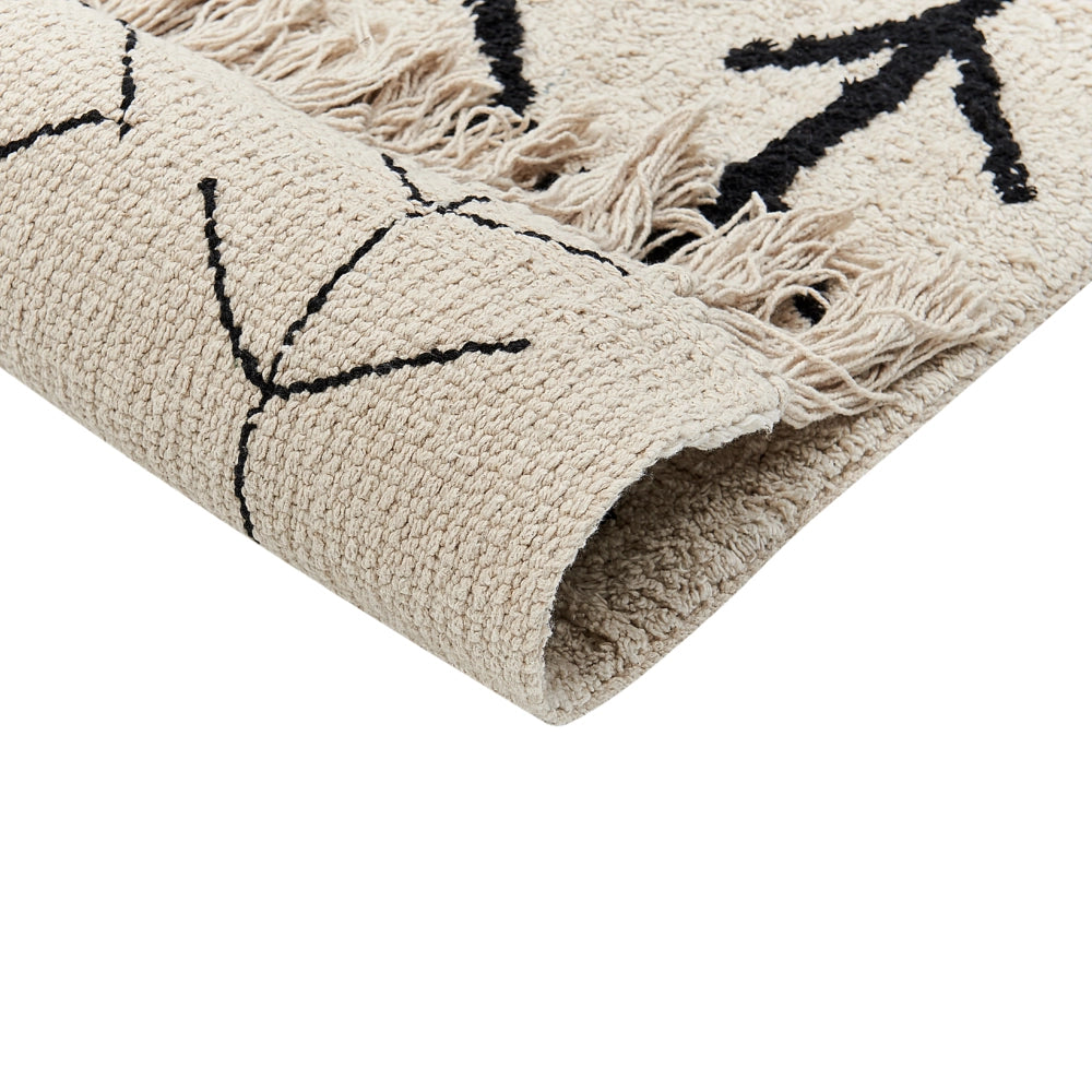 Tappeto in cotone beige e nero con motivo geometrico e nappe 160 x 230 cm camera da letto soggiorno