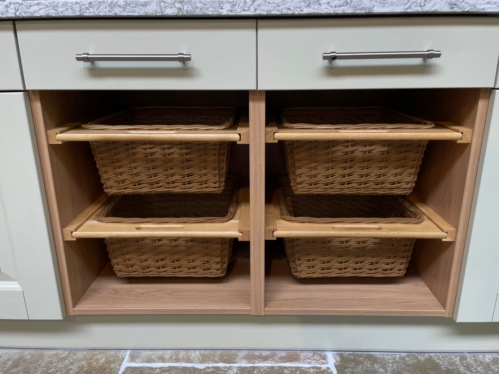 Cestelli Estraibili in Vimini per Cucina Cassetti Organizzazione Credenza Cesto in Vimini con Telaio e Binari in Legno di Faggio per Dispensa da 50cm Organizza Unità 50 cm con Viti GRATIS - 1 Cesto
