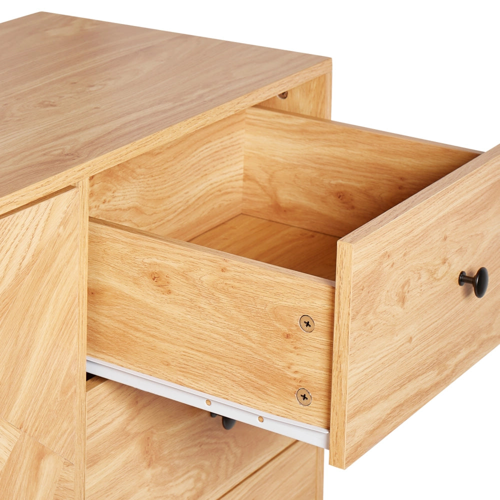 Credenza in legno chiaro con base in metallo nero con cassetti, scomparti e porte, cassettiera, soggiorno retrò
