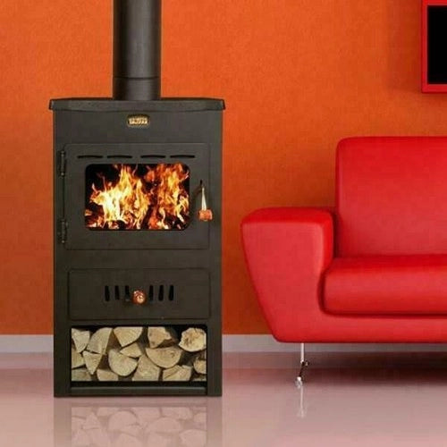 Stufa a legna con caldaia integrata Pruty K1 W8. Potenza di riscaldamento 8 + 4Kw