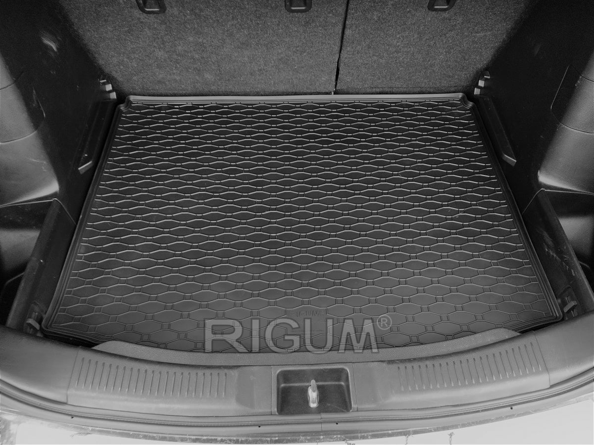 69B-433012 - Tappeto gomma baule - Suzuki SX4 S-Cross dal 2013-, Restyling dal 2016-, Hybrid dal 2020-, (posizione baule