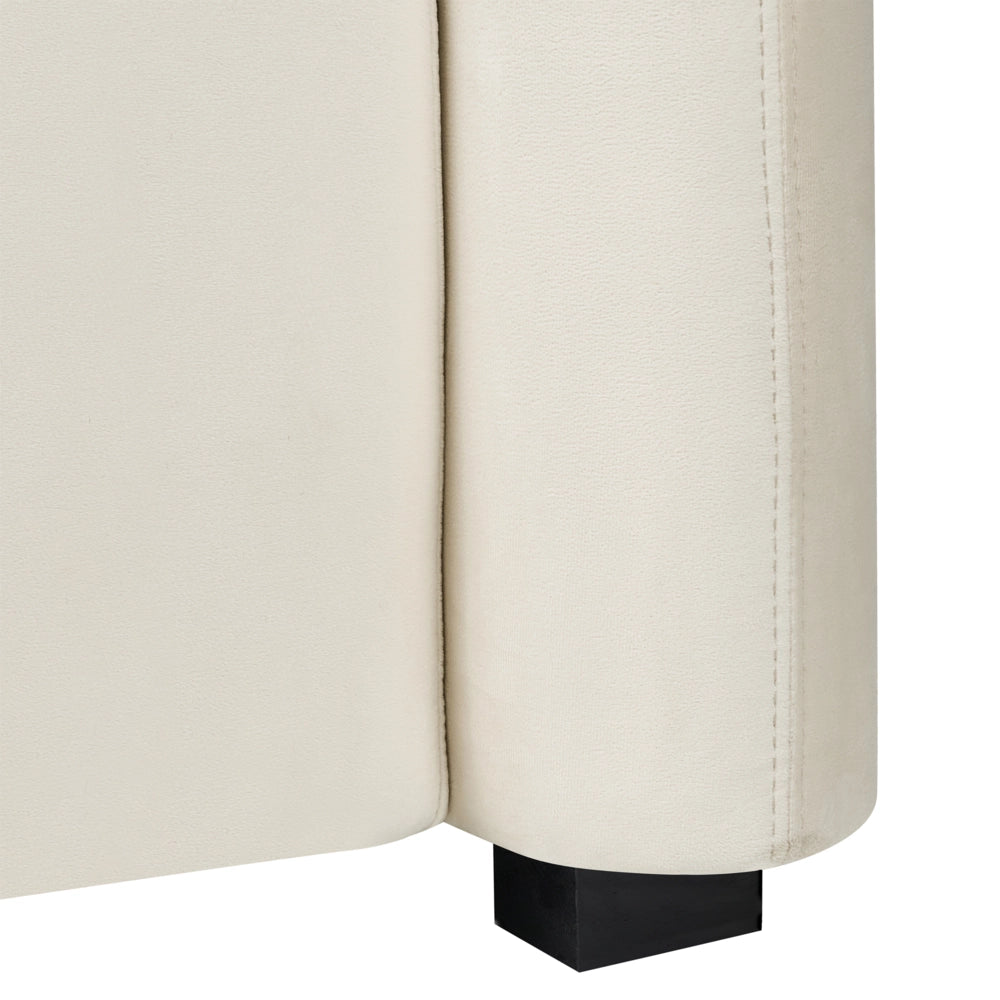 Set moderno ed elegante di 2 poltrone con schienale curvo e braccioli imbottiti in velluto bianco sporco