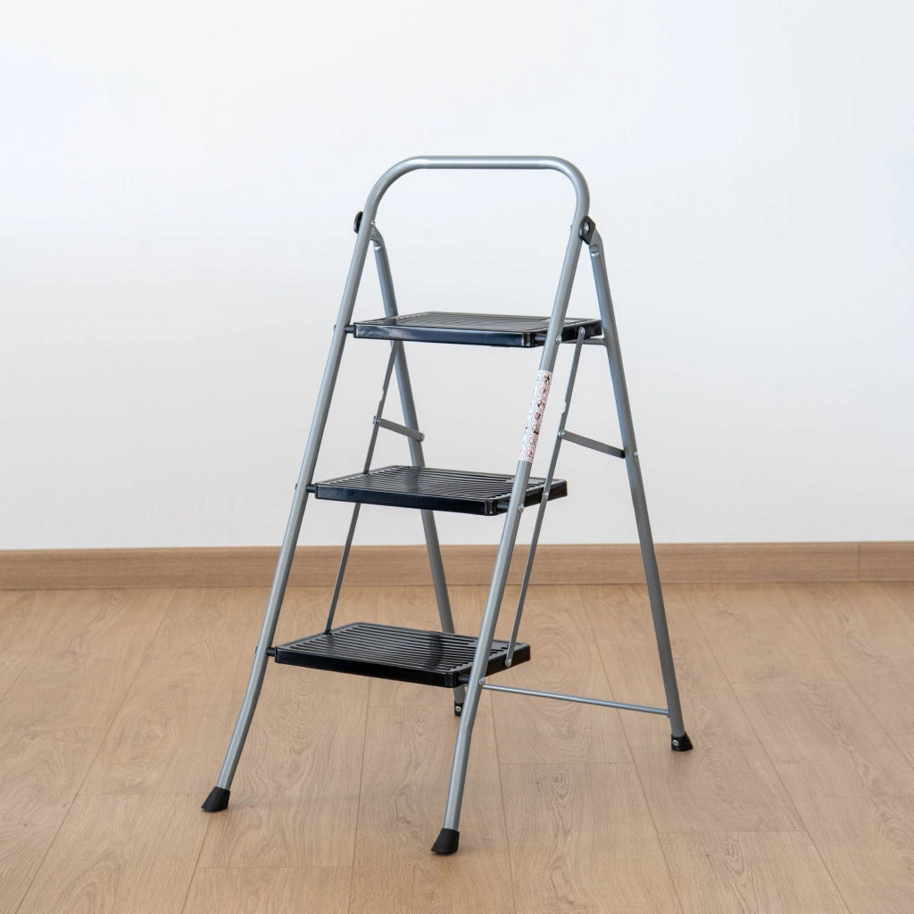 Scala pieghevole in metallo 2 o 3 gradini – Gradini e piedini antiscivolo, portata 150 kg, certificata EN 141, richiudibile e salvaspazio 3 Gradini