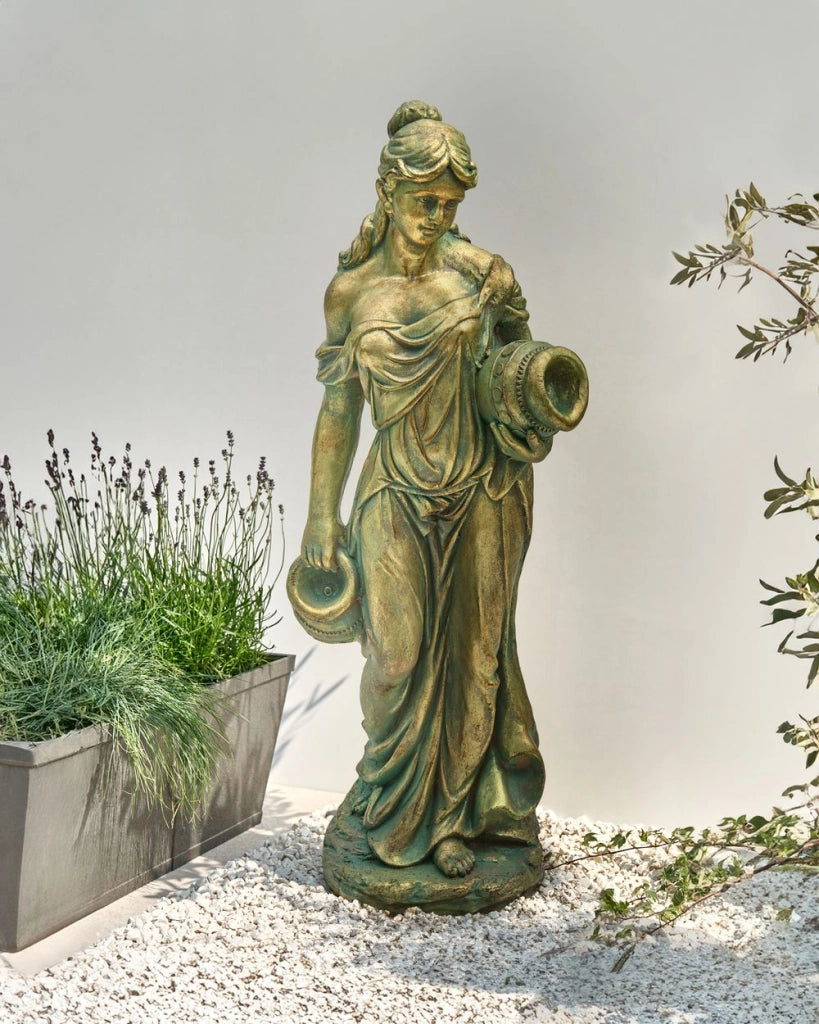Statuetta decorativa in ferro a forma di donna con anfora verde Decorazione per interni ed esterni Soggiorno