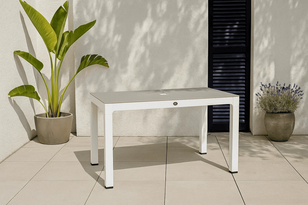TAVOLO CON PIANO IN VETRO 150x90x75h CmPER INTERNI ED ESTERNI MODELLO "SEGINUS" Colore cappuccino/bianco