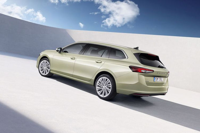 222B-437393 - Tappeto gomma baule - VW Passat B9 Avant dal 2024-, Skoda Superb Wagon IV dal 2024-  Posizione superiore