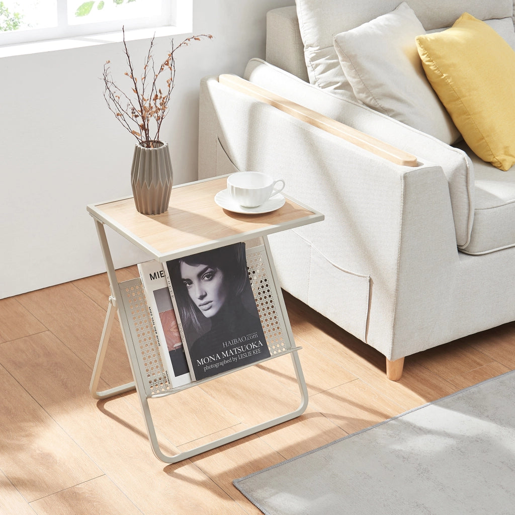 Tavolino Jäller con Portariviste Integrato 48 x 40 x 30 cm Beige / Effetto Rovere [en.casa]