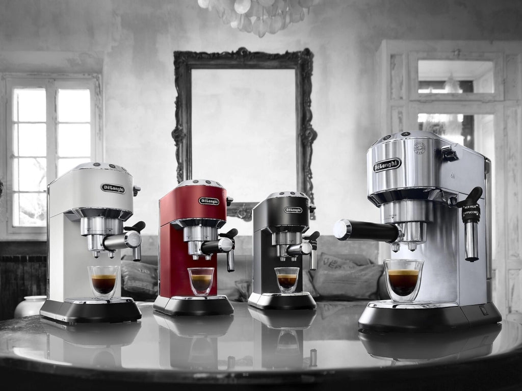 DeLonghi Dedica Style EC685.BK, Macchina Espresso Manuale, Nero-Cromo, 1.1L
