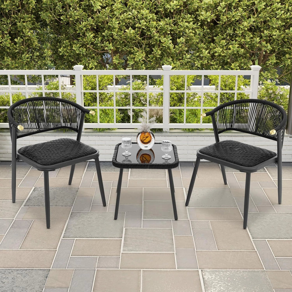 Set di mobili da giardino 3 pezzi, set da bistrot in rattan, 2 sedie imbottite e tavolino da caffè con piano in vetro temperato, per terrazza, patio, balcone, colore nero