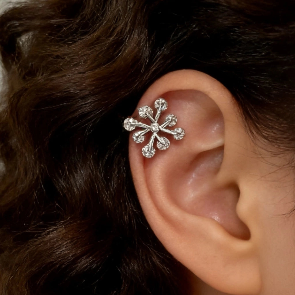 Squisiti orecchini a clip floreali con zirconi e un design a fiocco di neve super scintillante