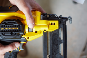 Stanley FATMAX® SFMCN616D2K Chiodatrice a Batteria 18V 2 Batterie 2,0 Ah