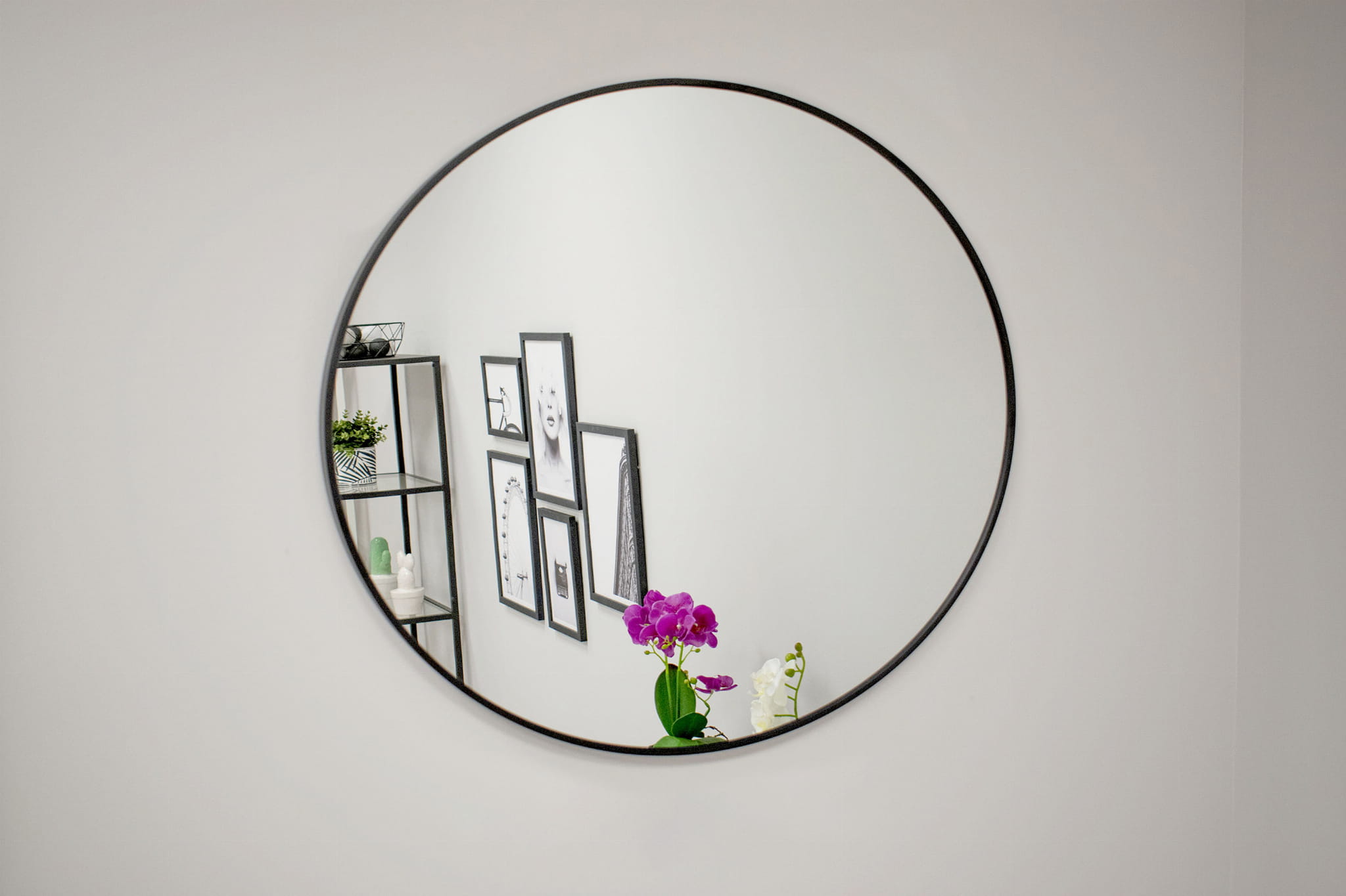 SPECCHIO Valora 40CM con cornice in metallo nero per soggiorno in stile moderno