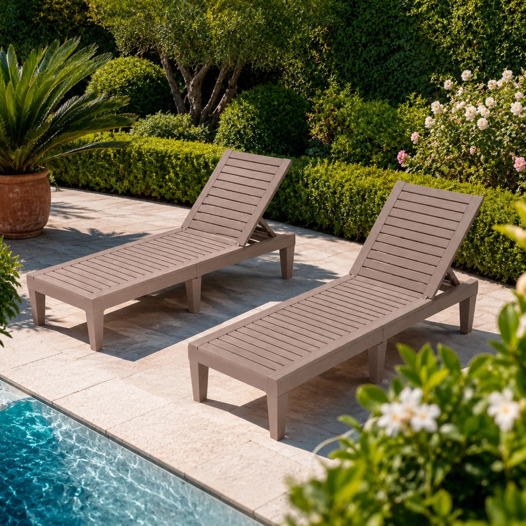 Set Due Lettini Relax Da Esterno Con Schienale Reclinabile In Polipropilene Effetto Legno Per Piscina Giardino Patio E Spa 190 x 57.5 x 29 Cm Marrone