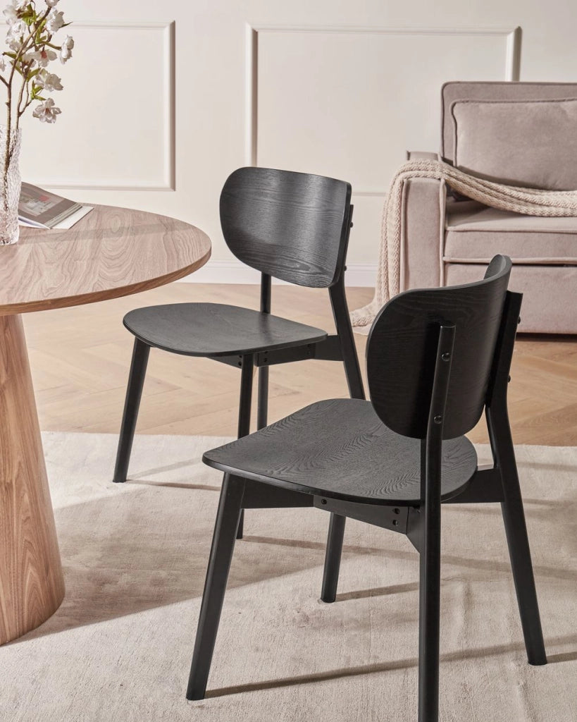 Set di 2 sedie da pranzo con struttura in legno di gomma nero, senza braccioli, design minimalista