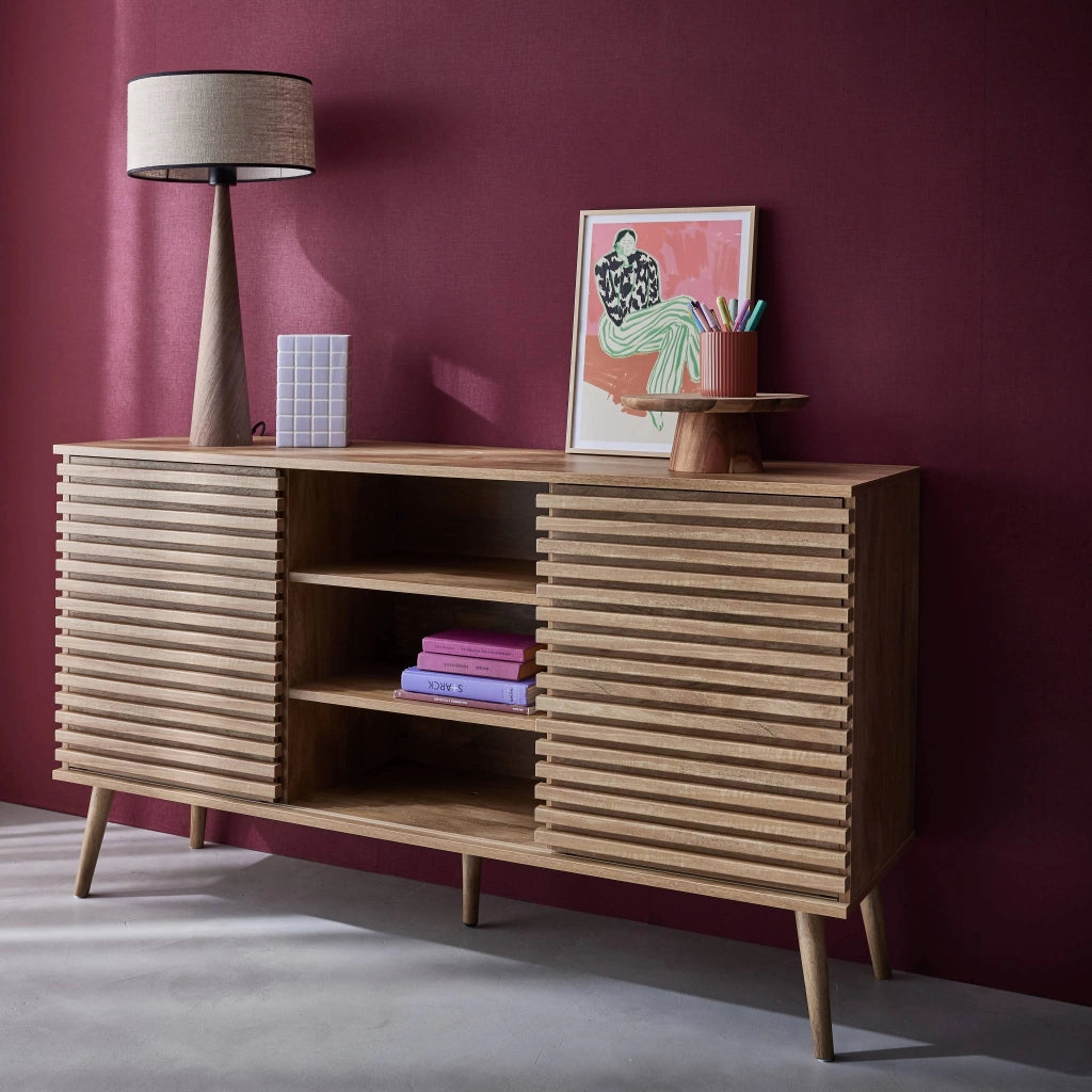 Credenza scandinava in legno con 2 ante scorrevoli scanalate, 140cm,