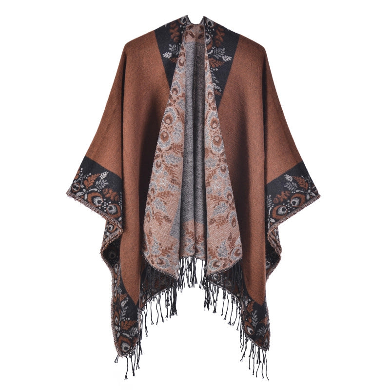 Nuova sciarpa-mantella calda in cashmere con orlo a spacco e nappe