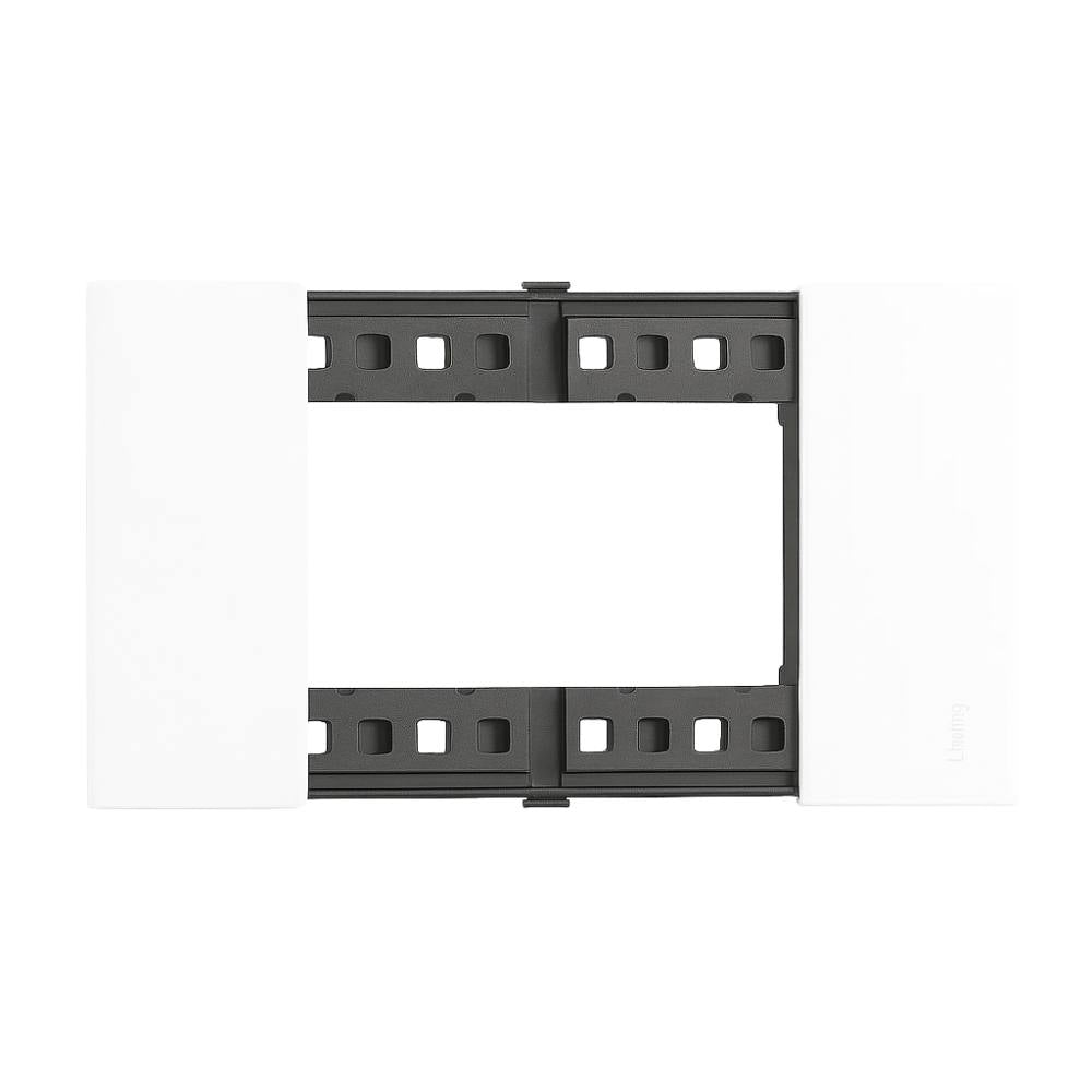 Bticino living now placca bianca in plastica per supporti modulari *** numero posti 4 moduli, confezione 1
