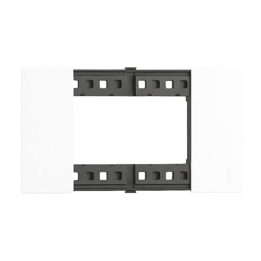 Bticino living now placca bianca in plastica per supporti modulari *** numero posti 4 moduli, confezione 1