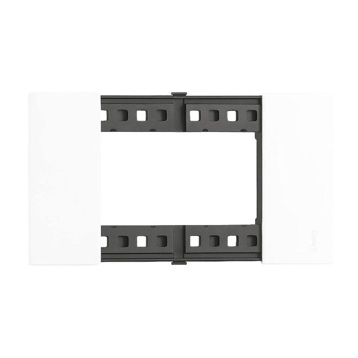 Bticino living now placca bianca in plastica per supporti modulari *** numero posti 4 moduli, confezione 1