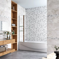 120x140 cm Parete Doccia Per Vasca Girevole 240° Vetro Temperato 6 mm Trasparente Inclusi Due Ripiani Maniglia Portasciugamani Telaio Cromo Lucido