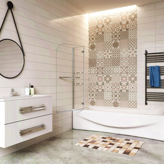 100x140 cm Sopravasca Parete Doccia Per Vasca Girevole Vetro Temperato 5 mm Trasparente Inclusi Due Ripiani Maniglia Portasciugamani Cromo Lucido