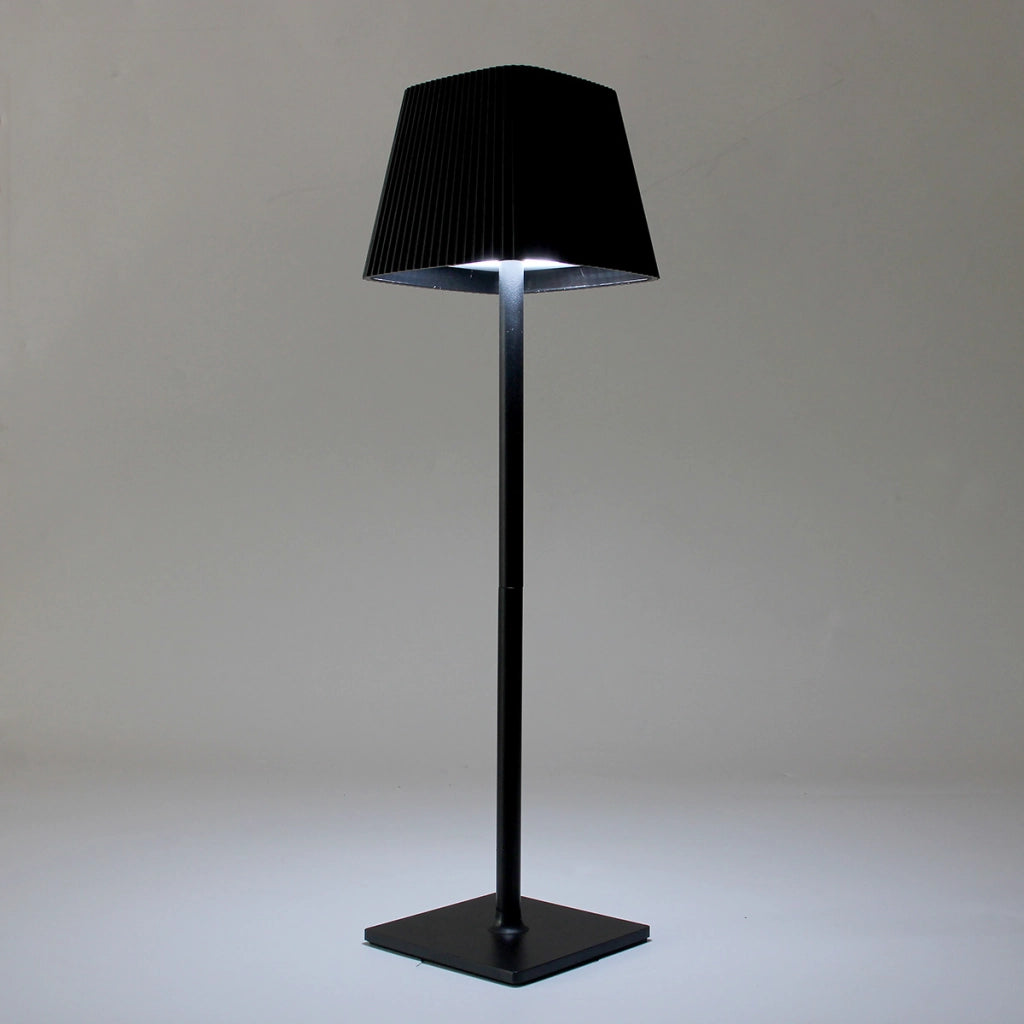 LAMAPADA LED DA TAVOLO NERA RICARICABILE CON PARALUME QUADRATO PLISSETTATO - LUCE DIMMERABILE A 3 TEMPERATURE COLORE SENSORE CREPUSCOLARE RICARICA SOLARE