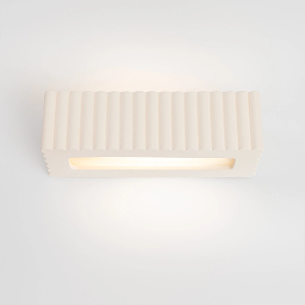 Applique ceramica bianca rigata su-giù E27 SULKIO Pure Lume