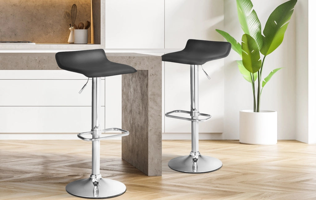 Sgabello bar Dyn in similpelle nero