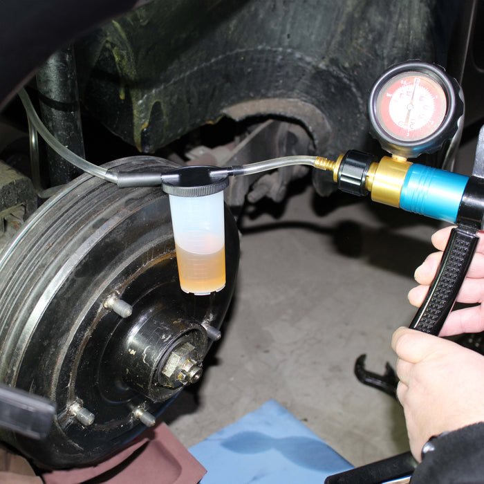 Set di pompe a vuoto e a pressione per lo spurgo manuale dei freni