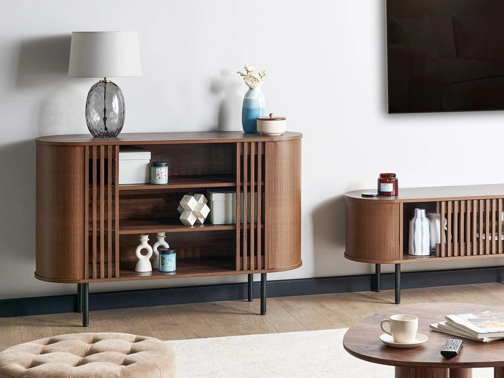 Credenza in truciolato marrone scuro con gambe in metallo stile retrò