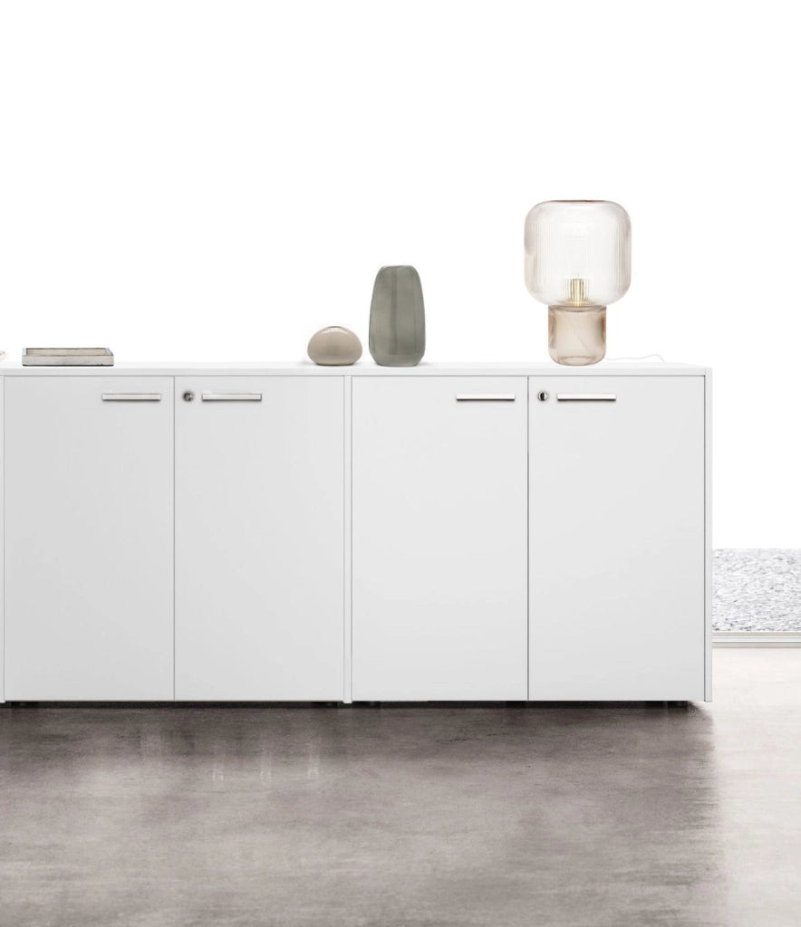 Contenitore basso per archiviazione con ante battenti in melaminico e struttura grigia cm. 180x43x87h