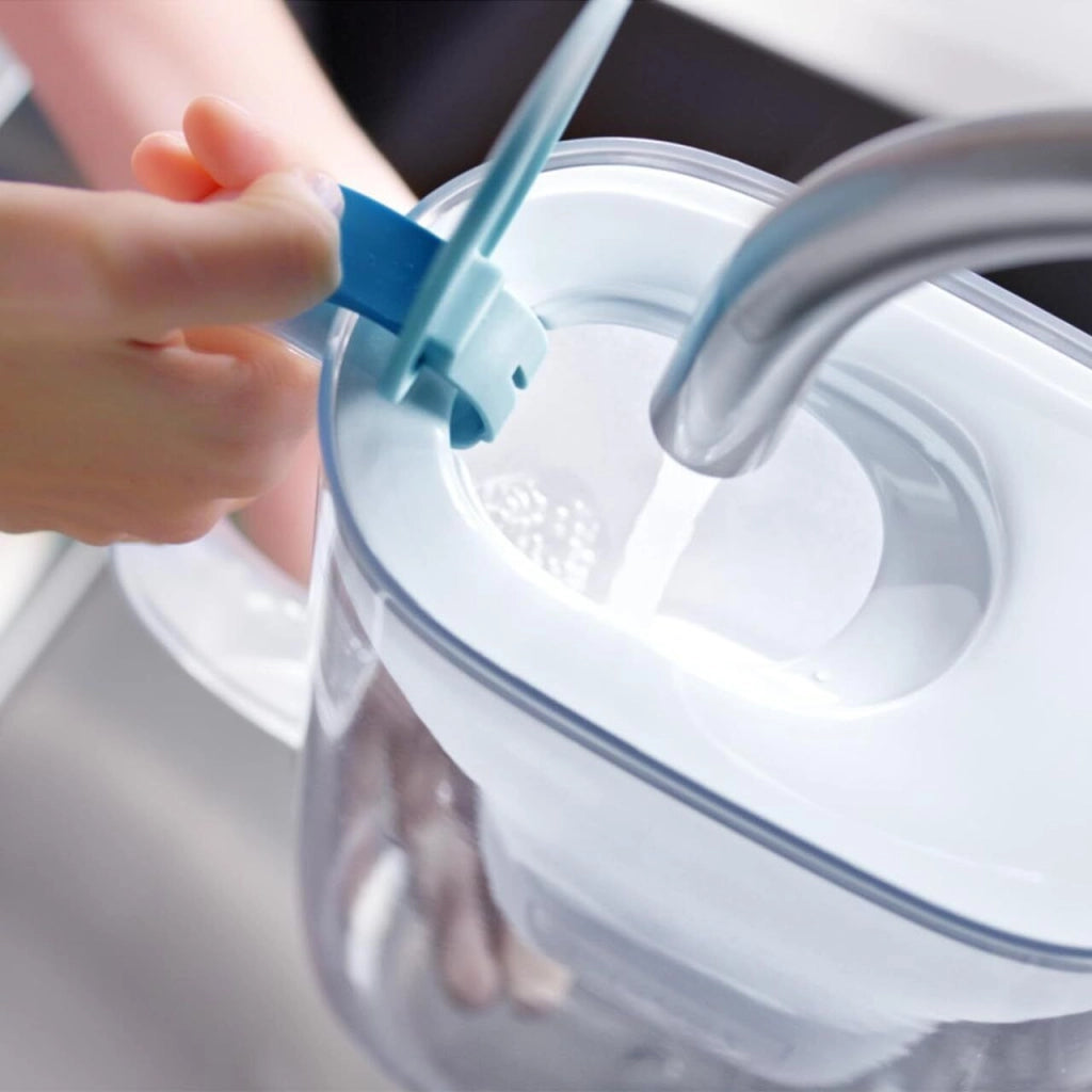 Brita 1051367 Bottiglia per filtrare l'acqua Capacita' 2,4 L Tecnologia MAXTRA Lavabile in lavastoviglie colore Verde Trasparente