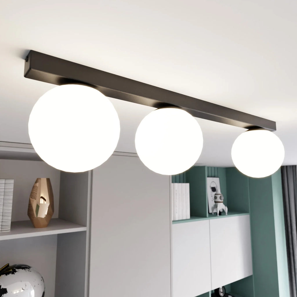 Plafoniera Moderna 3 Luci Giapeto Barra In Acciaio Nero E Sfere Di Vetro Opale