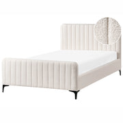 Letto matrimoniale in bouclè con testiera trapuntata gambe in metallo da 120 x 200 cm e base a doghe bianco sporco Design moderno
