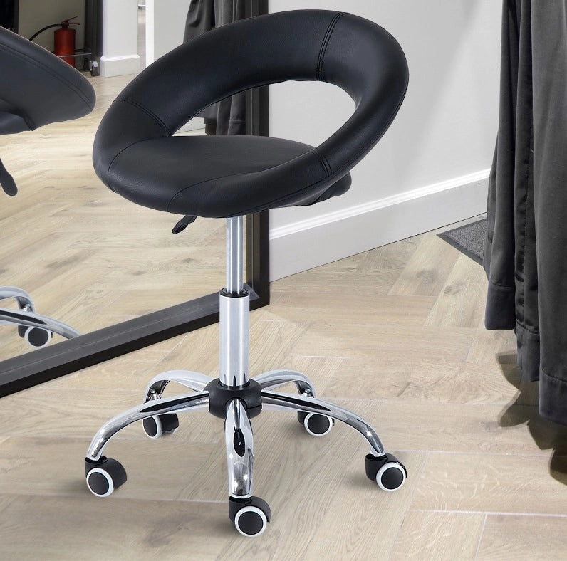 Sgabello da lavoro girevole regolabile altezza 45-57 cm in PU e metallo nero 50x54x(66-78) cm