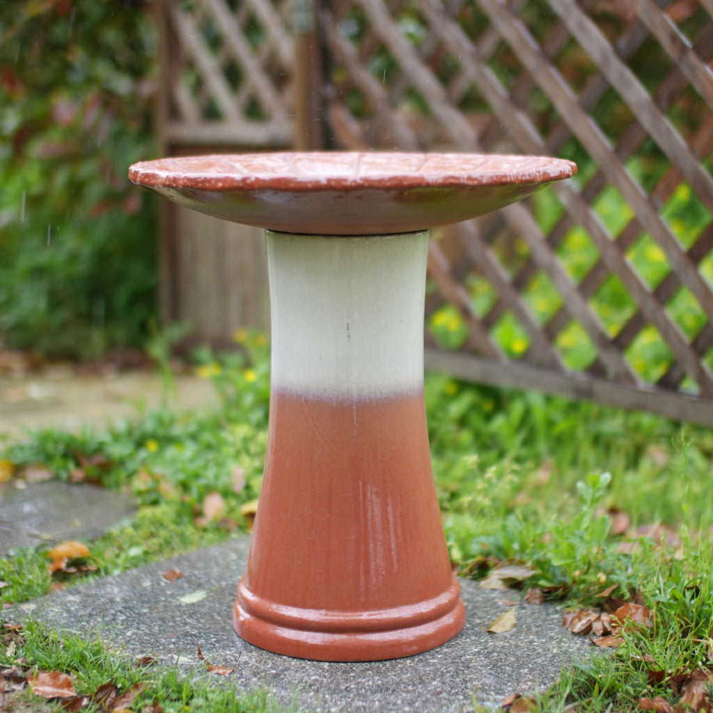 Fontana da giardino in ceramica fatta a mano con vasca ampia e base alta smaltata rosso ruggine 51 × 40 × 52 cm