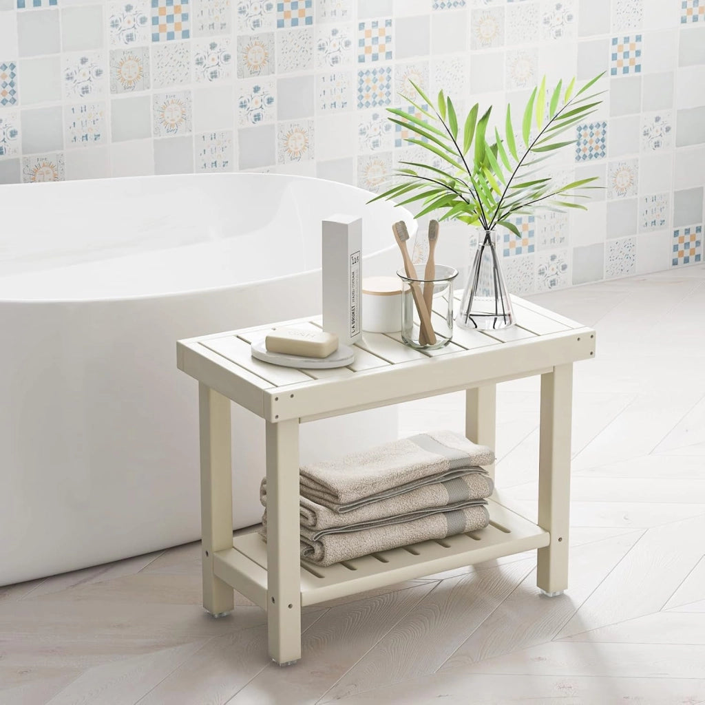 Sgabello da Doccia a 2 Livelli, Panca da Bagno Impermeabile con Piedini Antiscivoli, Design a Stecche, Sgabello Versatile con Carico 150 kg, 61 x 31 x 49 cm (Bianco)