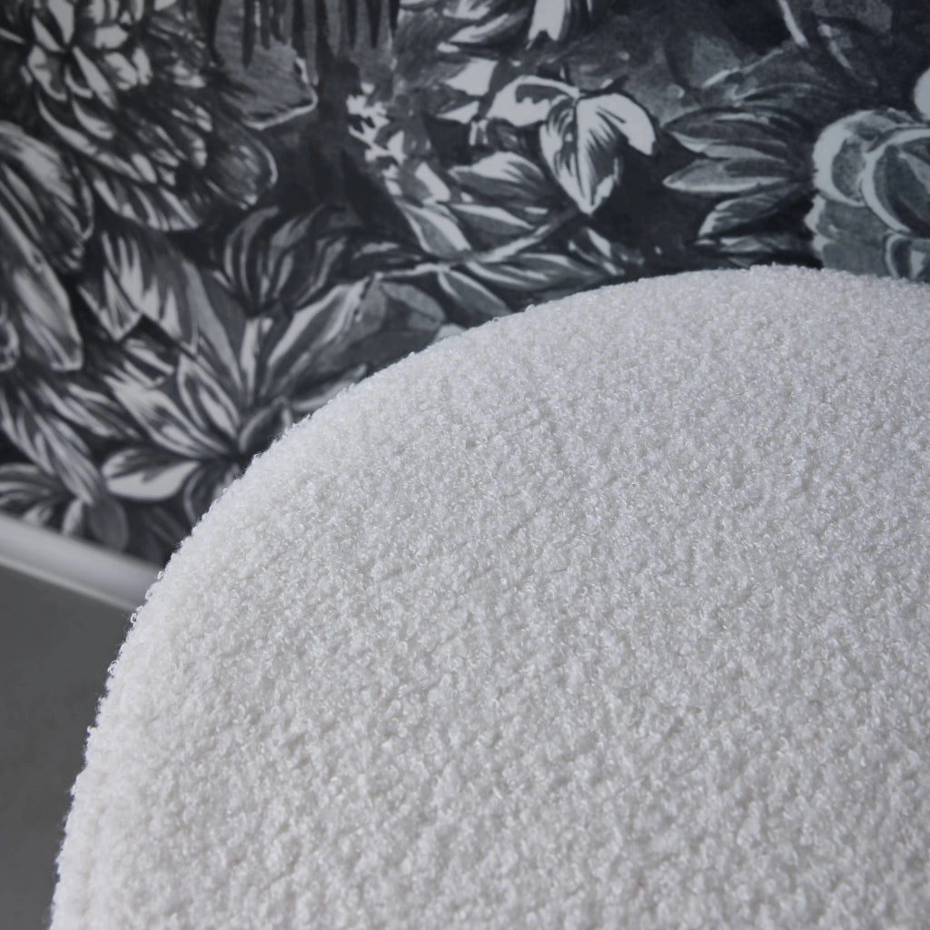 Pouf scandinavo in bouclé, bianco
